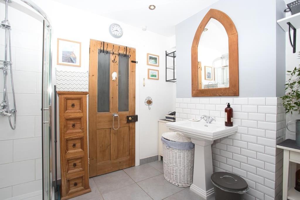 Restful And Cosy 4 Bed Home Minutes From The Beach 桑盖特 外观 照片