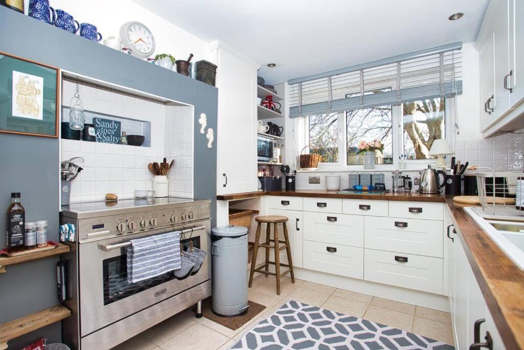Restful And Cosy 4 Bed Home Minutes From The Beach 桑盖特 外观 照片