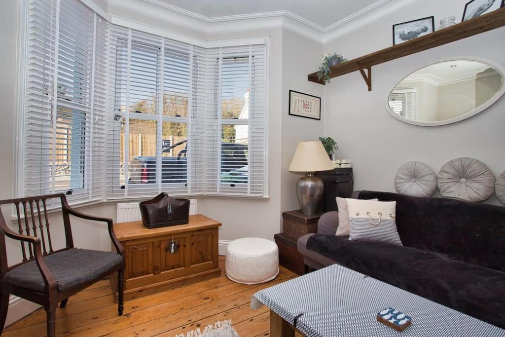 Restful And Cosy 4 Bed Home Minutes From The Beach 桑盖特 外观 照片